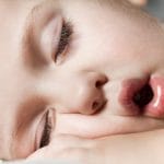 Nukkuminen voi ehkäistä lasten ylipainoa