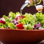 Salaattia lautaselle – ja öljyä myös!