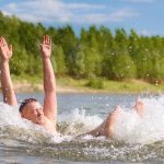 Erilaista vesiliikuntaa – hyppelytreeni vedessä
