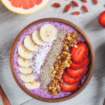 Kokeile tehdä smoothiebowl aamupalaksi – väriä, voimaa ja vitamiineja