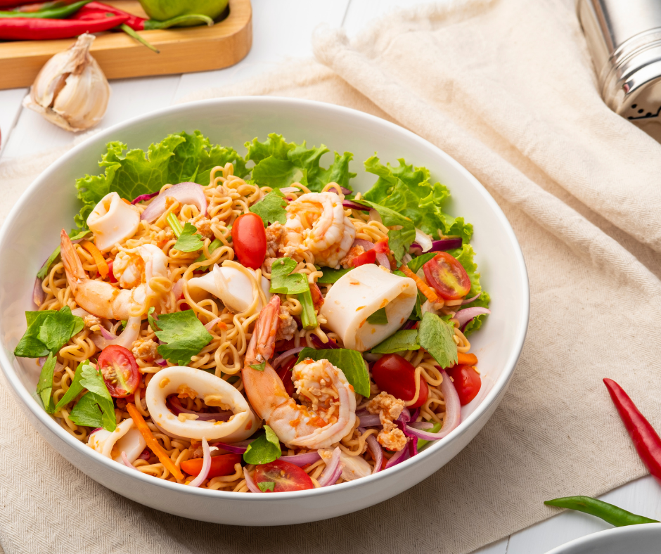 Kuvassa chilillä maustettua tulista wokkia.