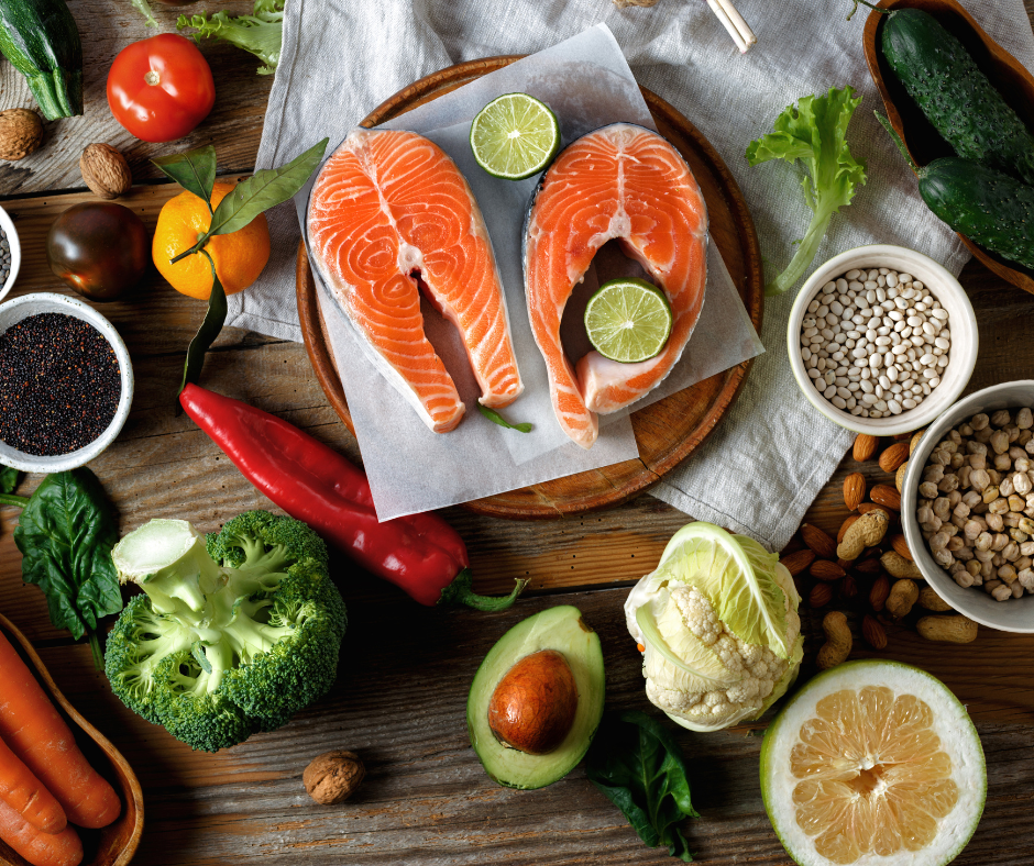 Kuvassa on terveellistä ruokaa, joka sopii osaksi 80/20 ruokavaliota.