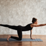 Vahva keho ilman salia – kokeile kolmen liikkeen tehokomboa