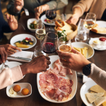 Näin nautit ravintolaruoasta kevyemmin – ilman kieltäytymistä