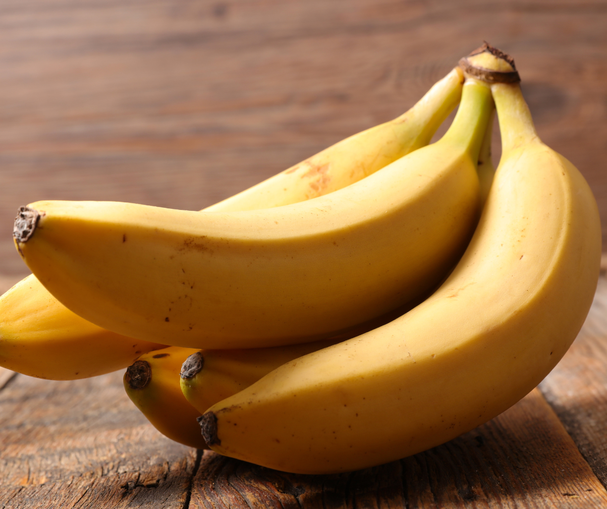 Kuvassa on terttu keltaisia banaaneja